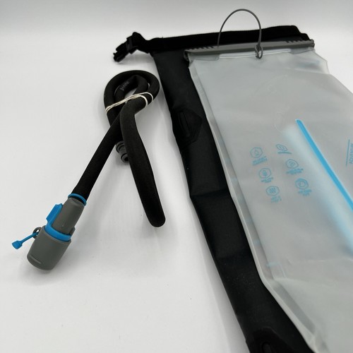 HydraSleeve Insulated Sleeve with 3L Shape-Shift Low-Profile Water Bladder/Re... - Picture 13 of 13