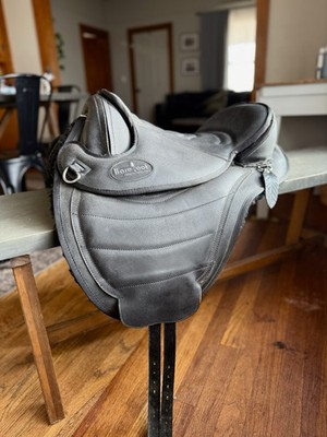 Barefoot Cheyenne Treeless Saddle