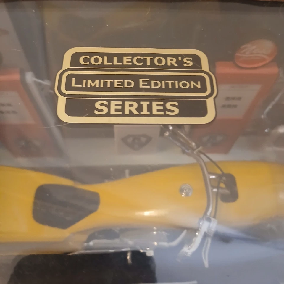 Arlen Ness Diecast Yellow Stalgia Motorcycle 1/6 Collector's Limited Edition NIB - Image 2 of 4