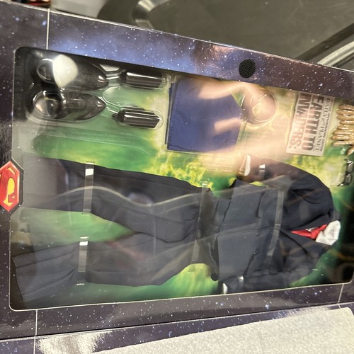 Dc Direct Superman / Clark Kent 13" Deluxe Collector Figure Limited To 5000 - Picture 3 of 3