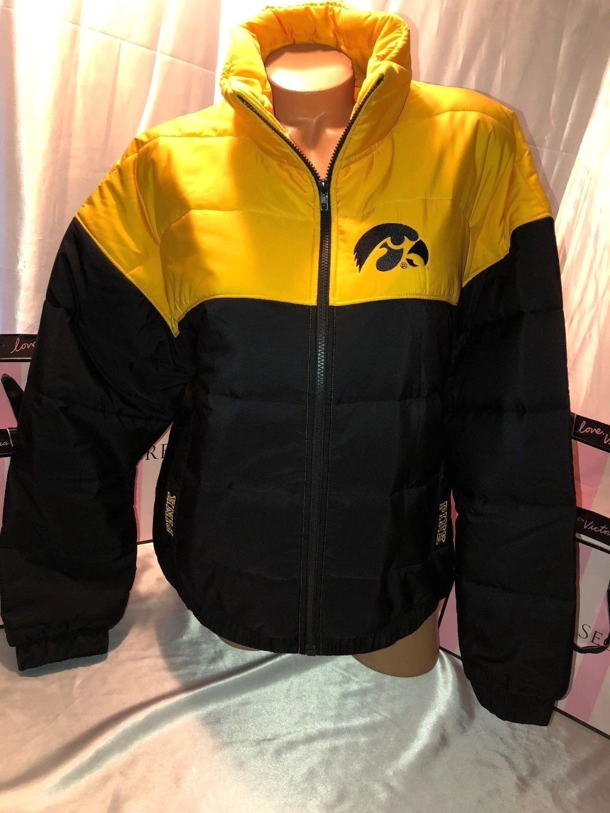 UNDERCOVER Cappotto Victorias Secret rosa Iowa occhi di falco puffer piccolo $138