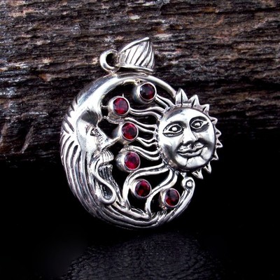 Massiver 925 Sterling Silber Sonne Mond Sterne Gesichter Anhänger Granat Himmlisches Amulett