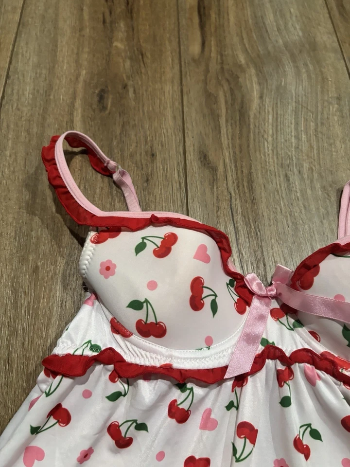 Top lencería babydoll vintage Y2K Rampage con cerezas y corazones 💗🍒🌸 Foto 4 de 4