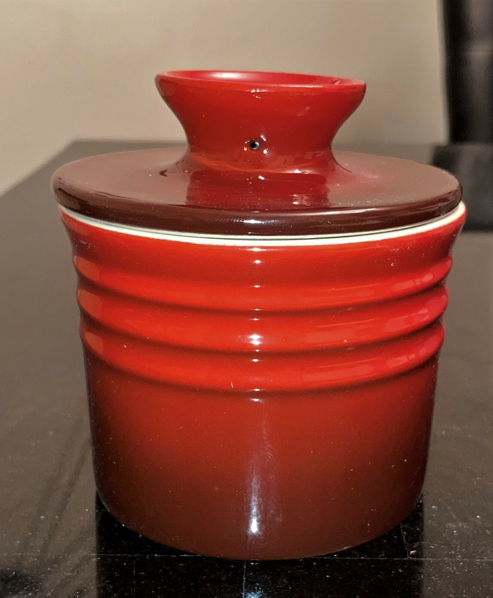 ル・クルーゼ　バターベル　RED NEW IN BOX LE CREUSET CERISE RED 6 OUNCE BUTTER BELL CROCK