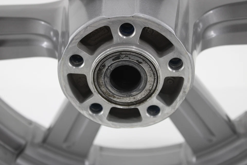 Harley Davidson Softail 2021-2024 rueda trasera estándar 6 radios 16x3 Foto 2 de 4