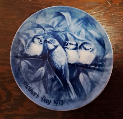 Berlin Design 1972 Mother's Day Collector Plate ''Baby Birds Being Fed''  