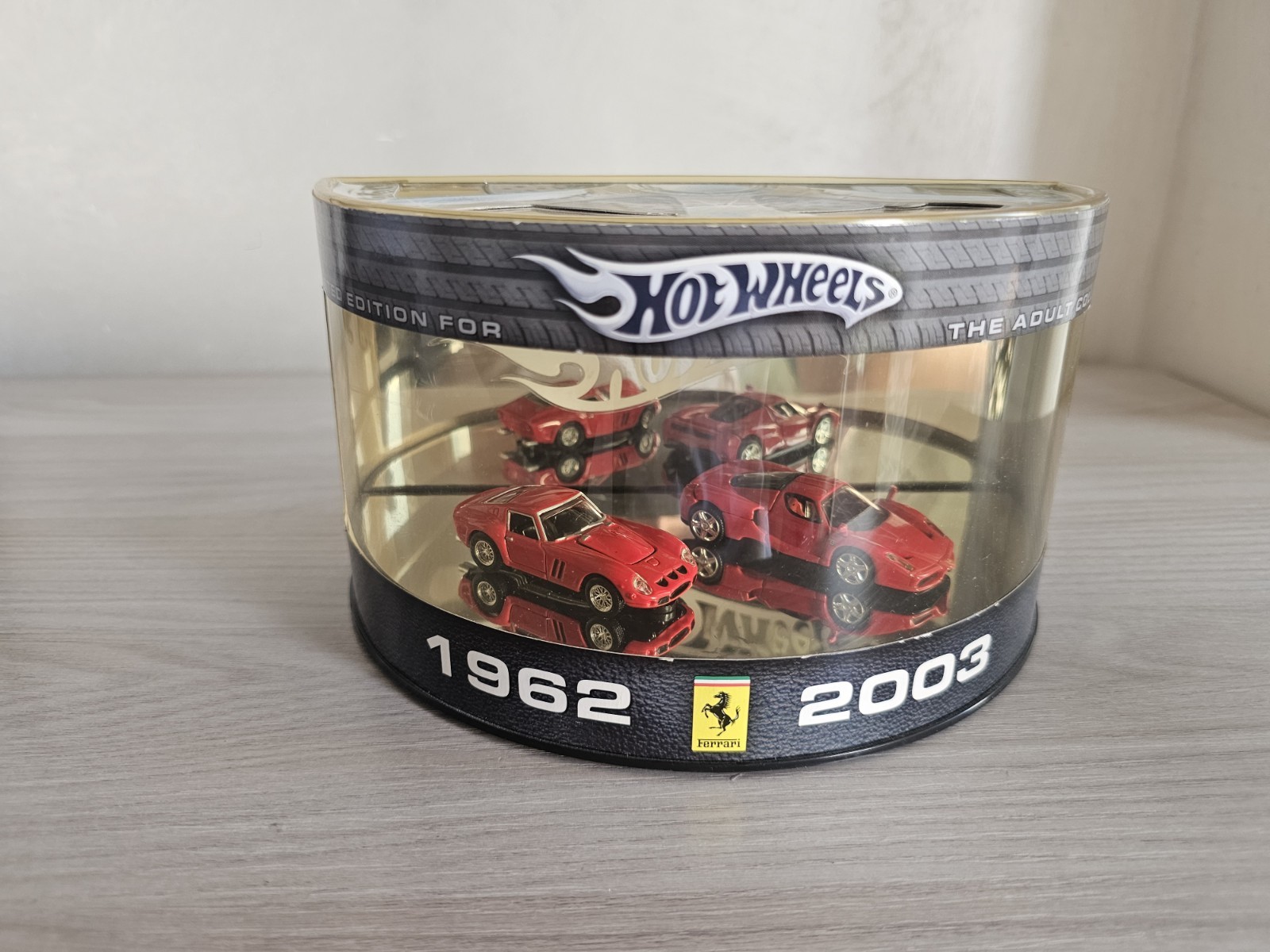 Hot Wheels - Ferrari Set 1:64 - 250 GTO 1962 & Enzo 2003 -Limited Edition