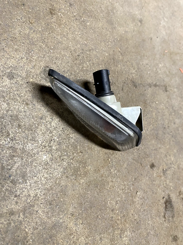 1998 - 2002 宝马 Z3 原始设备制造商中继器侧标记转向闪光灯透明 63132493613 — 第 4/4 张图片