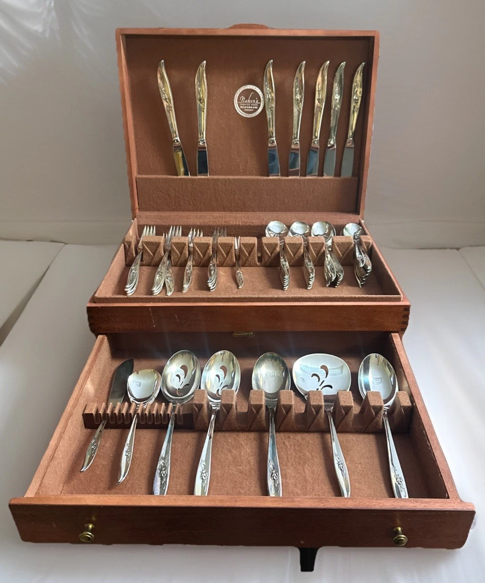 VINTAGE ♡ 1847 Wm ROGERS Silverware Silver plate Magic Rose 66 Pieces!