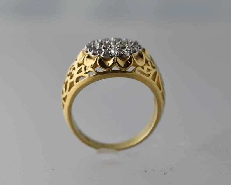 Anillo de diamantes con racimo de Kentucky 925 con acabado de oro amarillo de 14 quilates creado en laboratorio de 2,5 quilates para hombre Foto 2 de 4