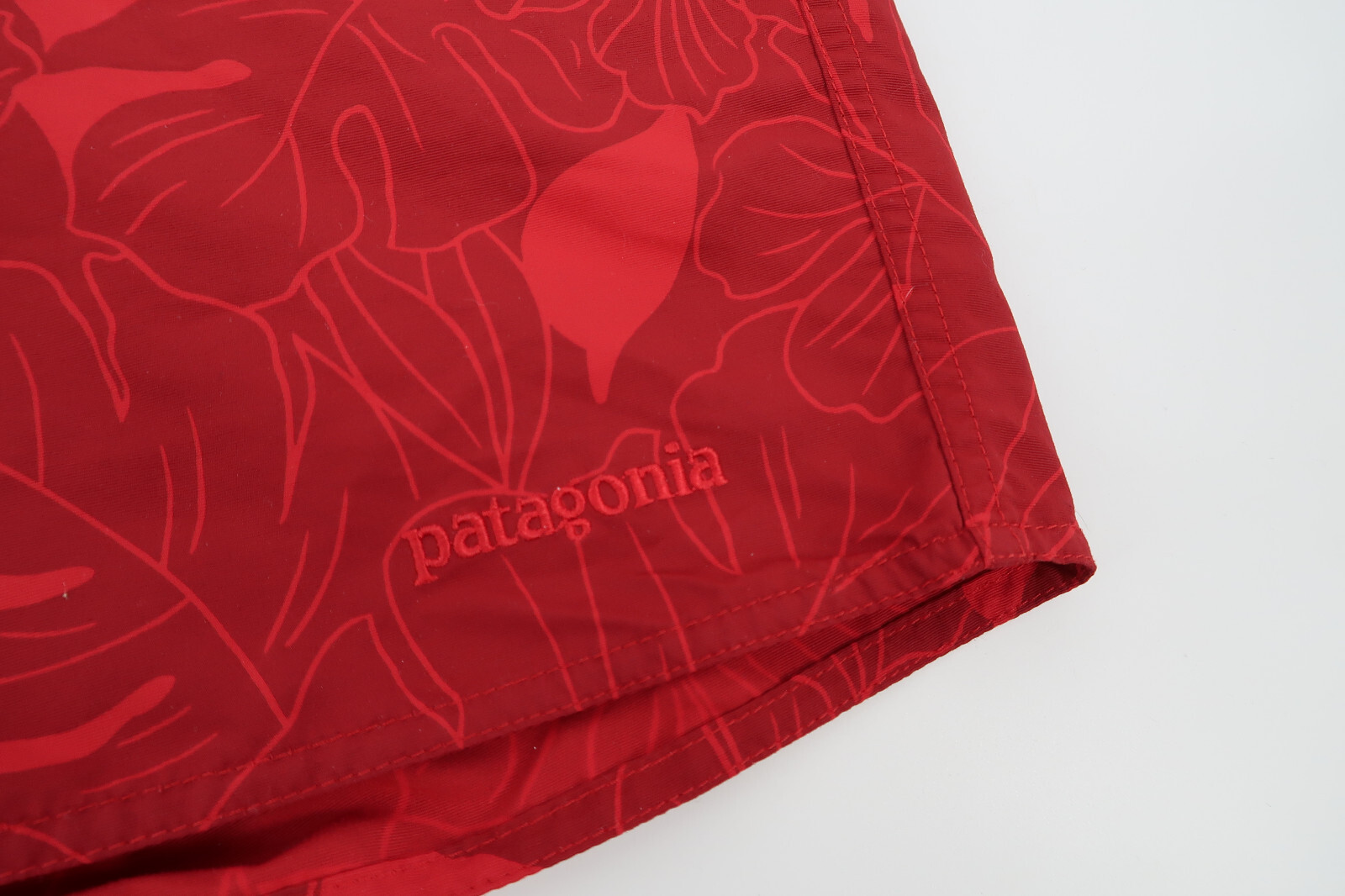 Patagonia Men's Red Floral Wavefarer Board Shorts Trunks Surf Nylon Size 30 thumbnail 2