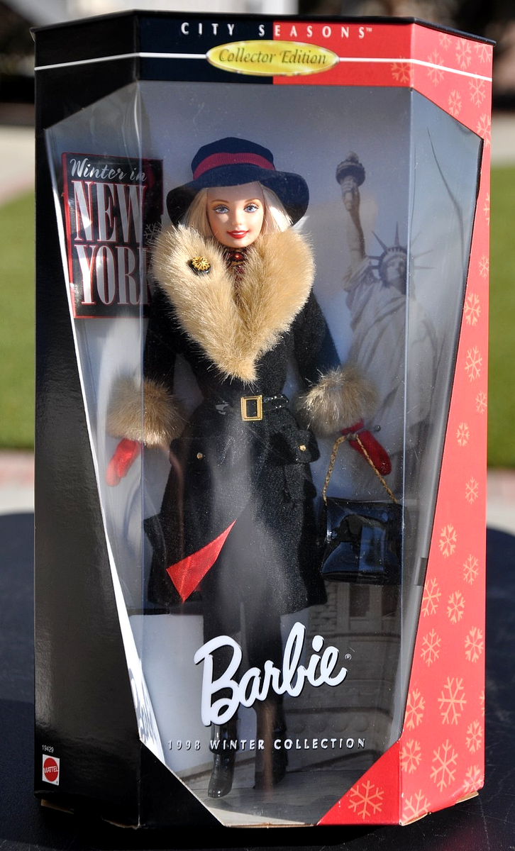 バービー 1998年 ウィンターコレクション ニューヨーク Amazon.com: Winter In New York Barbie Collector Doll : Toys