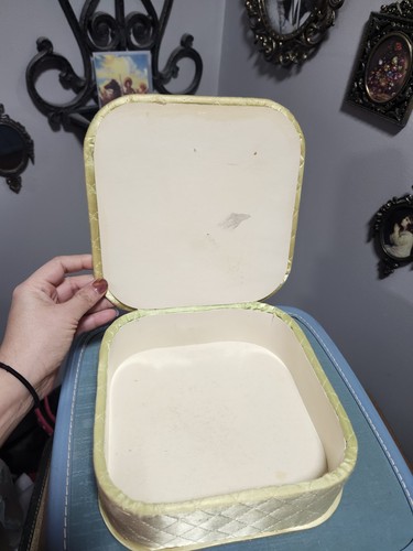 Pañuelo tocador vintage tocador MCM acolchado años 40 dorado satinado guante pañuelo - Imagen 9 de 9