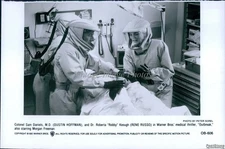 1995 Actors Dustin Hoffman Rene Russo Star In Thriller Outbreak Movie 6X8 Photo