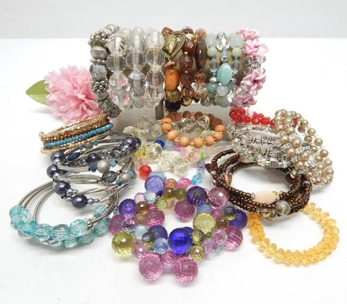 VINTAGE TO NOW FASHION/COSTUME JEWELRY BRACELET LOT ASSORTED TYPES & MATERIALS