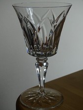 SAINT LOUIS 1 GRAND VERRE A EAU CRISTAL MODELE CAMARGUE ht 17,2 cm  défaut