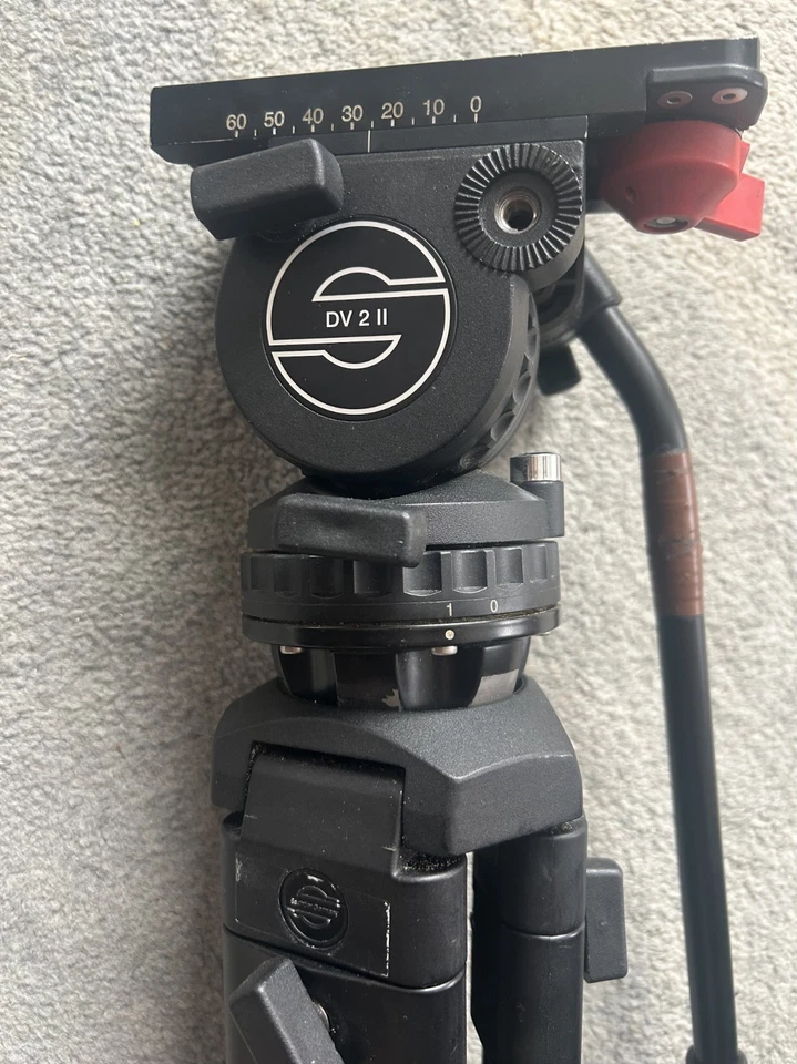 Sachtler 0220 SYSTEM DV-2 II Aluminum Tripod DA-75L legs with soft case & extras - Image 3 of 4