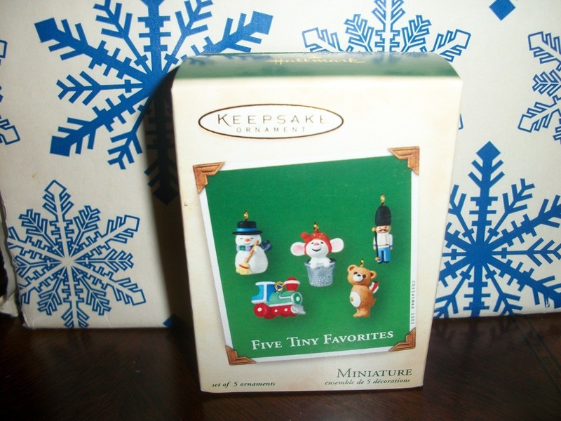 HALLMARK FIVE TINY FAVORITES 2002 MINIATURE CHRISTMAS ORNAMENTS SET OF 5