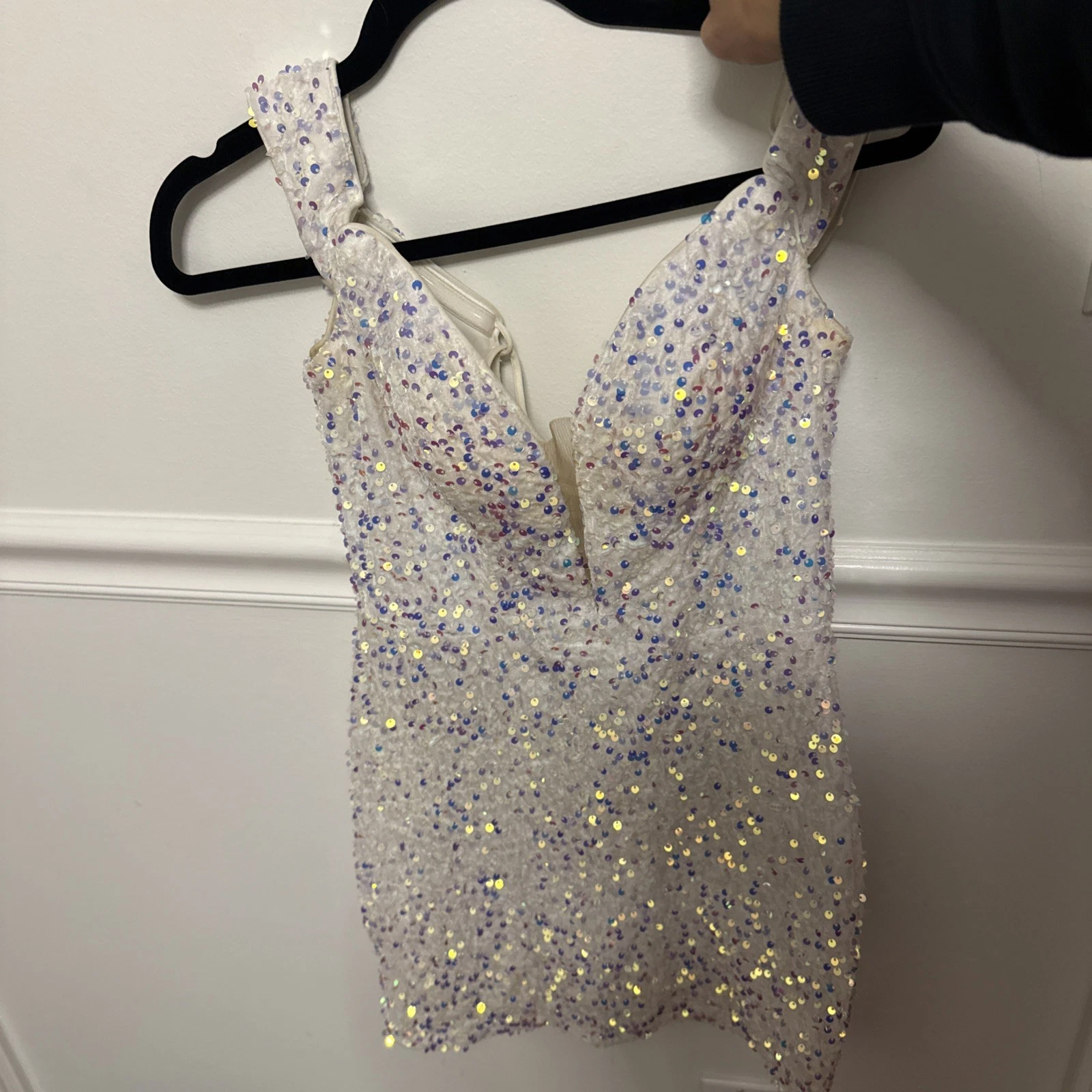 Girls Homecoming Dress (White and Sparkly) SIZE (4)