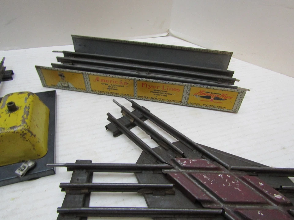 VINTAGE AMERICAN FLYER RAILROAD TRAIN TRACK 3-RAIL O SCALE ACCESSORIES CROSSING - Image 2 of 4