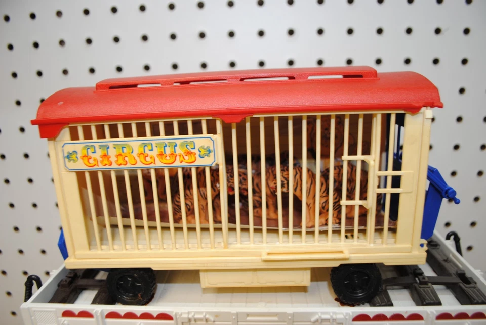 LGB 4038 Circus Flat Car w/Animal Cage Trailer & Tiger Figures *G-Scale* - Image 2 of 4
