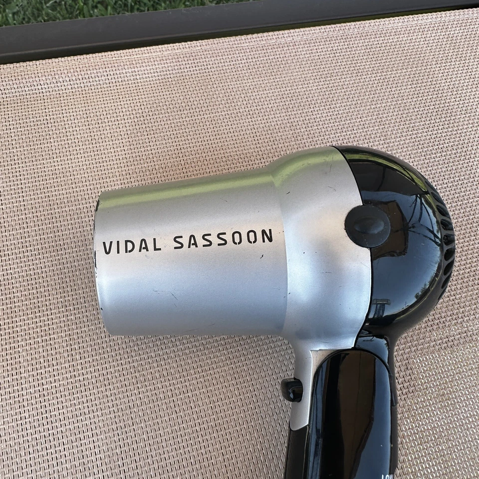 Secador de pelo compacto portátil de viaje Vidal Sassoon VS768 Foto 3 de 4