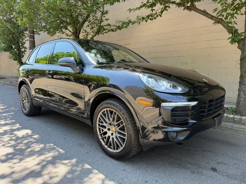 2017 Porsche Cayenne Platinum Image 1 of 4