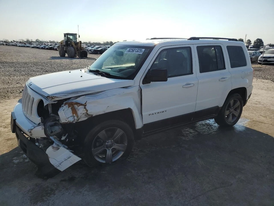 Used Front Left Exterior Door Handle fits: 2015 Jeep Patriot assembly painted do Foto 2 de 4