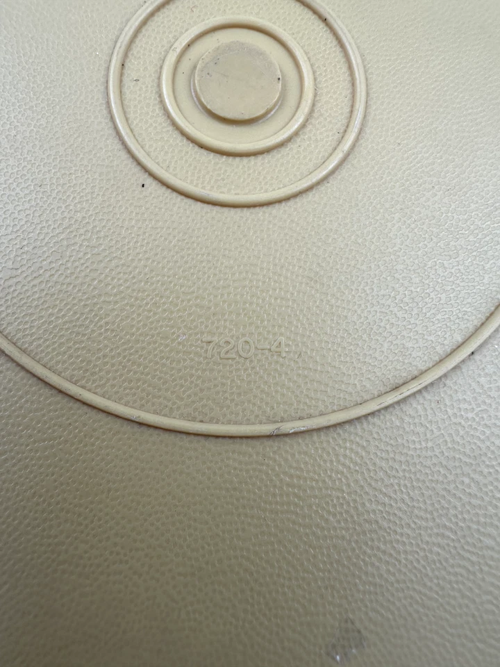 Vintage Tupperware Cake Pie Flan Taker - Harvest Gold Container - Image 4 of 4