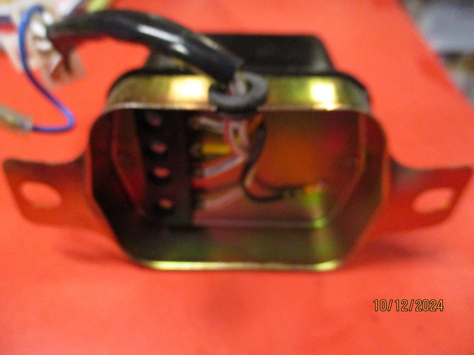 MAZDA RX7,RX4, RX3,RX2 808,B1600 PICK-UP-- COLT -COURIER -NUEVO -REGULADOR DE VOLTAJE Foto 3 de 3