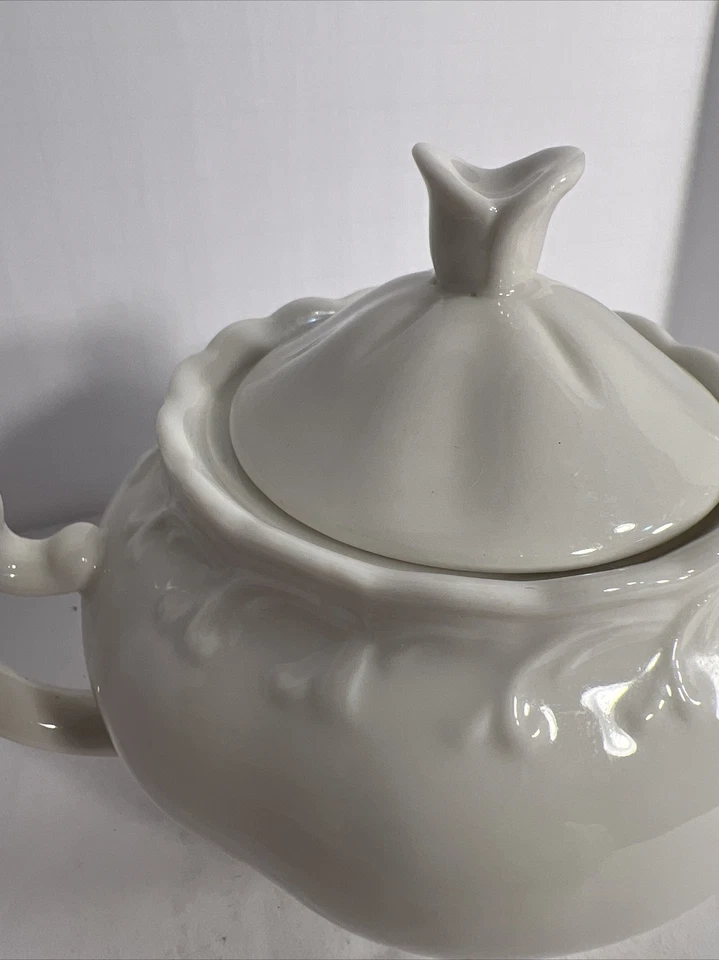 Grace’s Teaware White Sugar Bowl Recorte de desplazamiento dos asas Foto 2 de 4