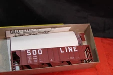 1335 - Accurate Finishing Inc - Covered Hopper - Soo Line Hist 1990 Series - []