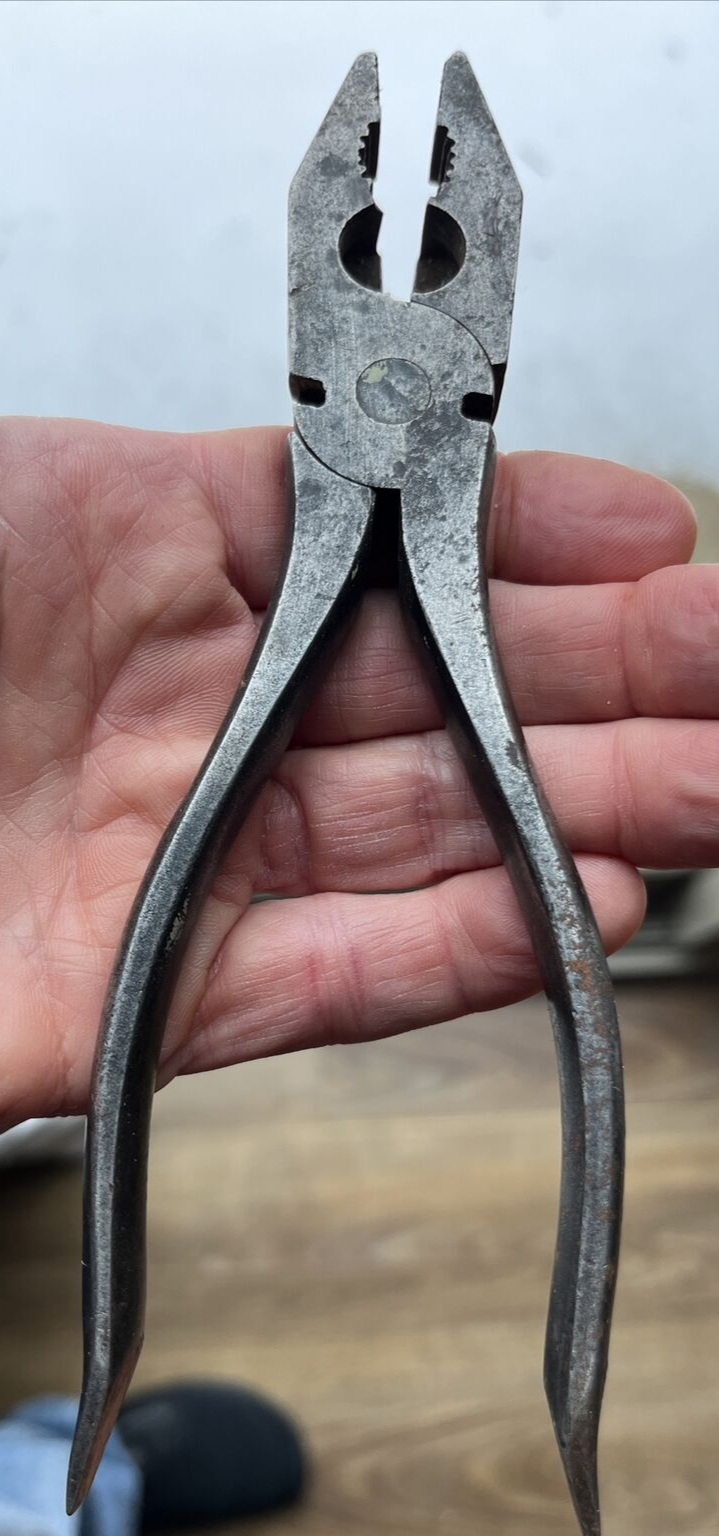 Estate Sale 16 Antique/Vintage Pliers Mixed Tool Lot Vintage Pliers