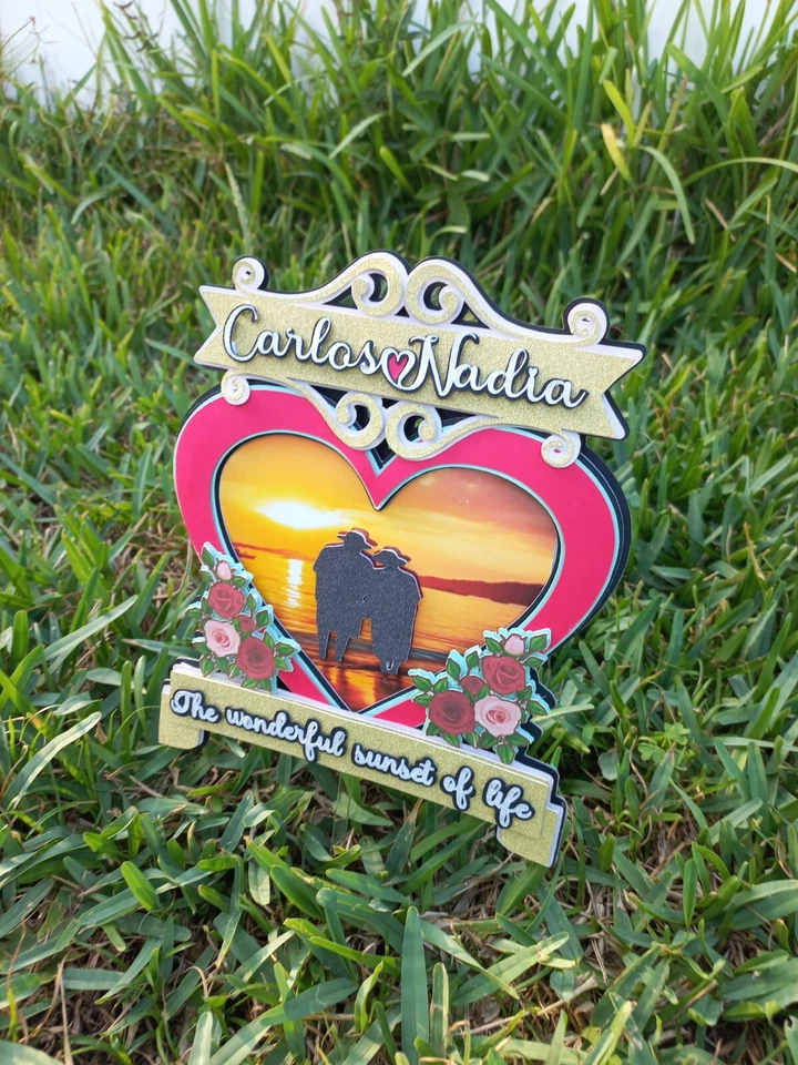 Topper de pastel de aniversario personalizado "homenaje al amor y la vida" Foto 3 de 4