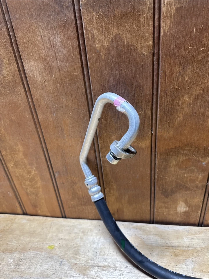 Manguera de descarga de refrigerante aire acondicionado para Nissan Rogue 2021-2024 UAC HA114608C Foto 3 de 3