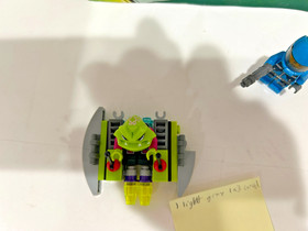 LEGO Alien Conquest Alien Striker (7049) &ndash; Complete w/ Minifigs + Manual 2011