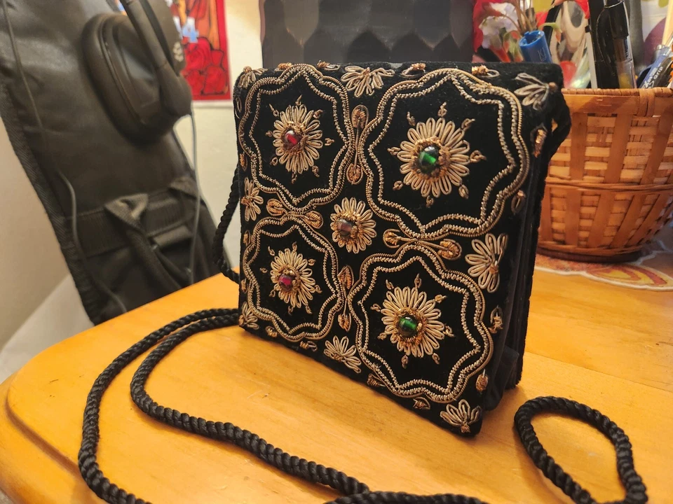 Vintage beaded black velvet handbag from India—Zardozi-style embroidery - Image 4 of 4