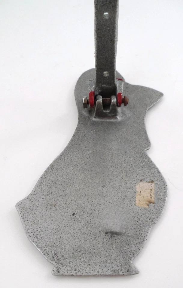 Aldaba de puerta figural de bienvenida a la madre ganso de 7" de altura Carson Pewter con capó Foto 3 de 4