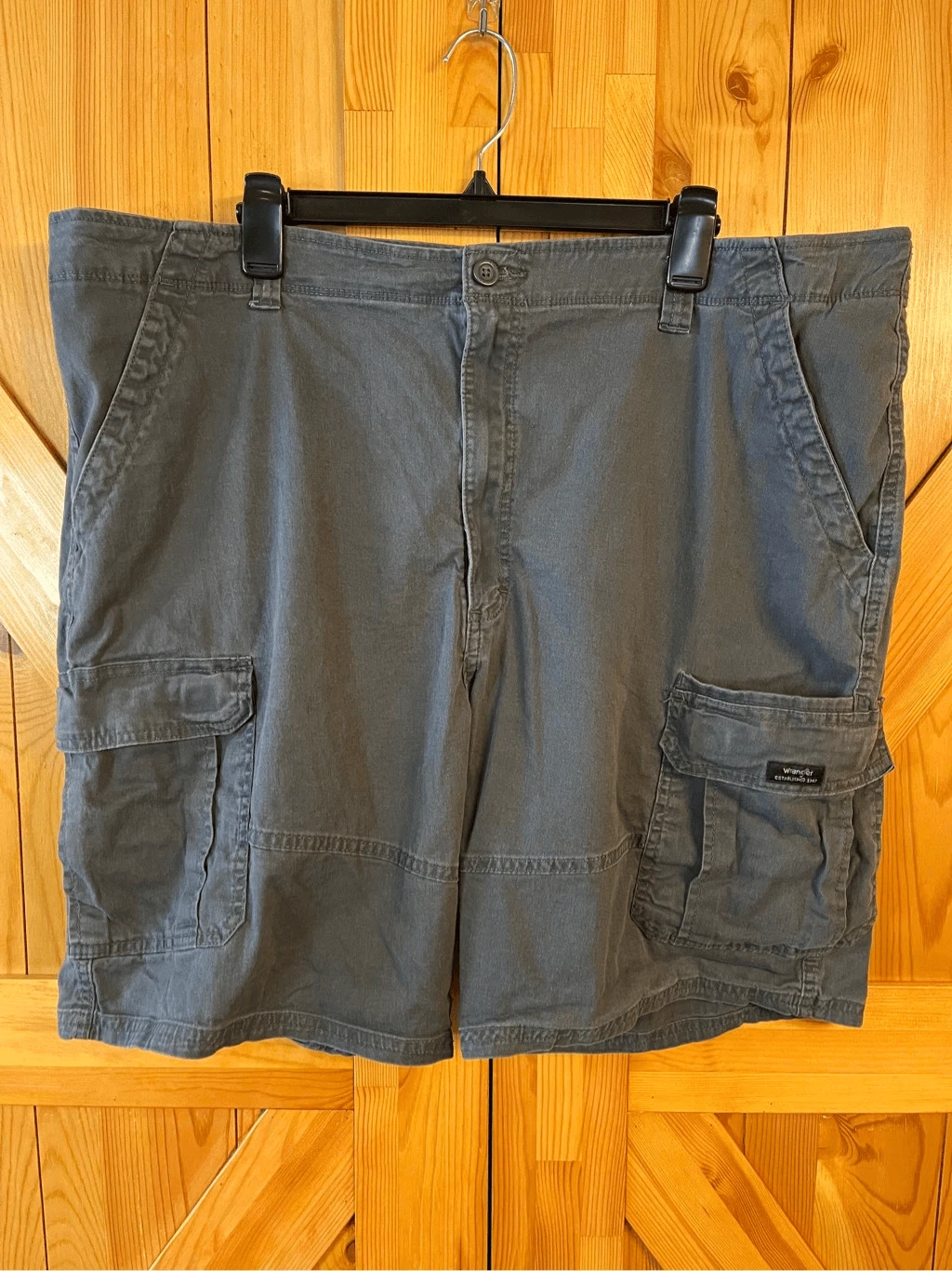 Wrangler Mens 42 Relaxed Fit Flat Front Cargo Shorts Gray (3187)