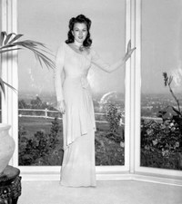 Ginny Simms at home She is the singing star on the Radio music a 1940s Photo 1