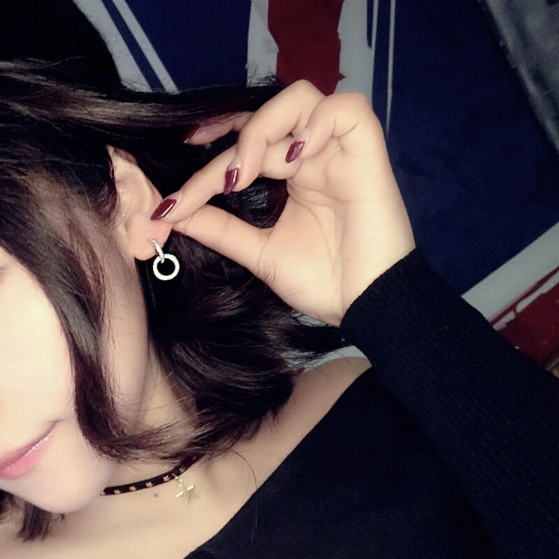 18K White Gold Filled Cubic Zirconia Studded Round Half Hoop Stud Earrings Foto 4 de 4