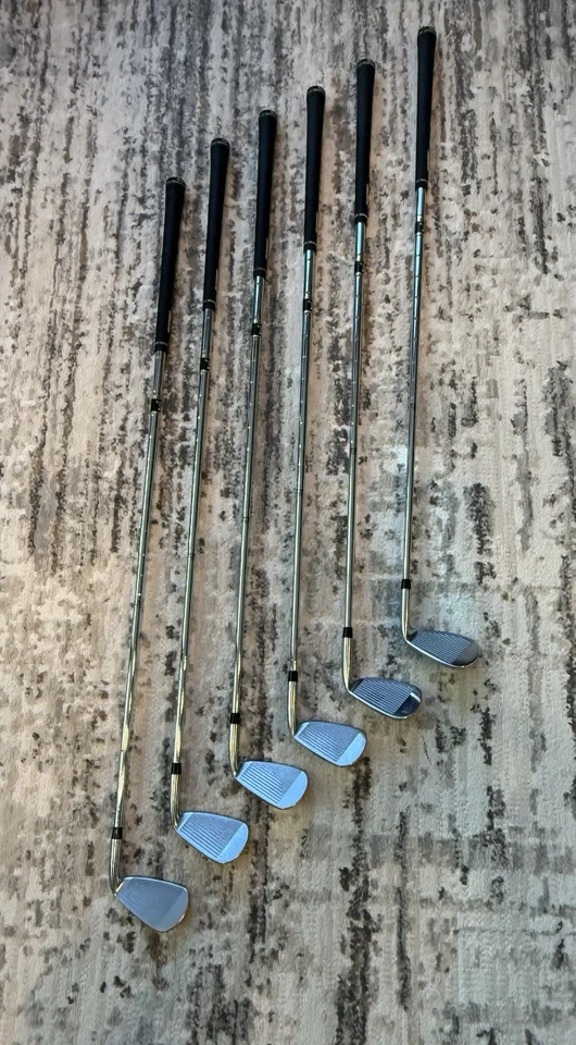 Mizuno JPX-825 Iron Set 6-Pw, Gw Steel Shaft Dynamic Gold S300 12796070 LH - Image 4 of 4