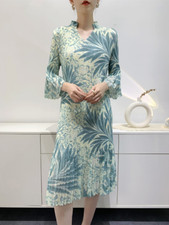 2025 temperament women's V-neck seven quarter sleeve printed pleated dress