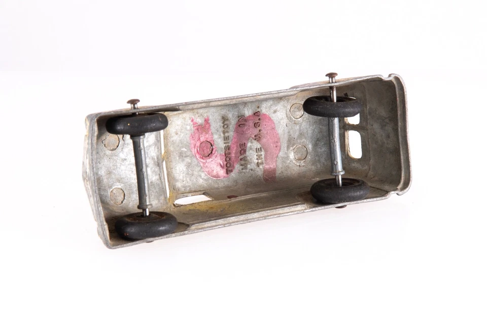 Ambulancia Chevy EMT de juguete fundido a presión Tootsie de colección ventanas traseras abiertas EE. UU. Foto 3 de 4