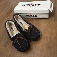 Minnetonka Shoes Womens Size 10 Navy Cally Moccasin Slippers Fur Lined 4014