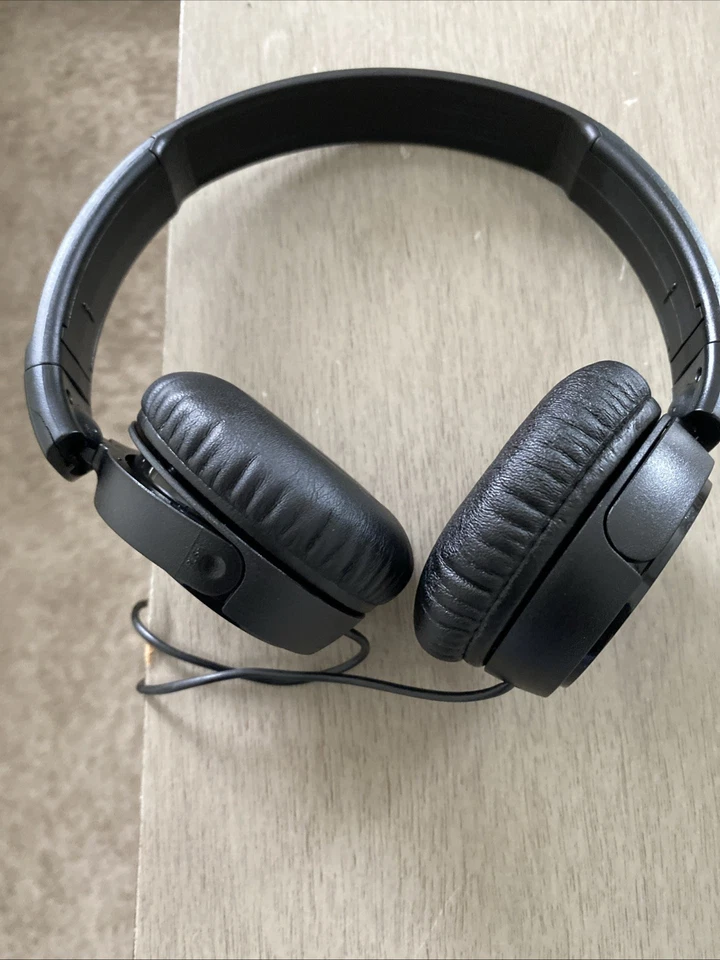 Sony Black WiredHeadphones Noise Cancelling One earbud  doesn't work. - Image 2 of 4