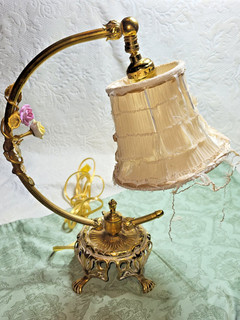 ANTIQUE FRENCH GILT ORMOLU & PORCELAIN ROSES BOUDOIR LAMP ORIGINAL SHADE RE WIRE