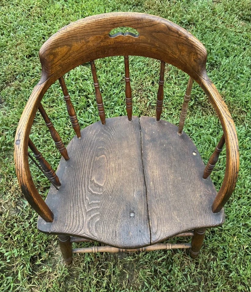 Silla antigua con respaldo de barril Capitanes de roble taberna Foto 3 de 4