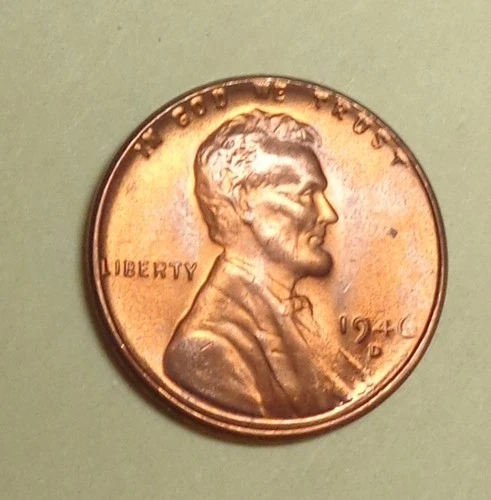 1946-D Lincoln Wheat Penny Cent BU From Original Bank Roll (B)