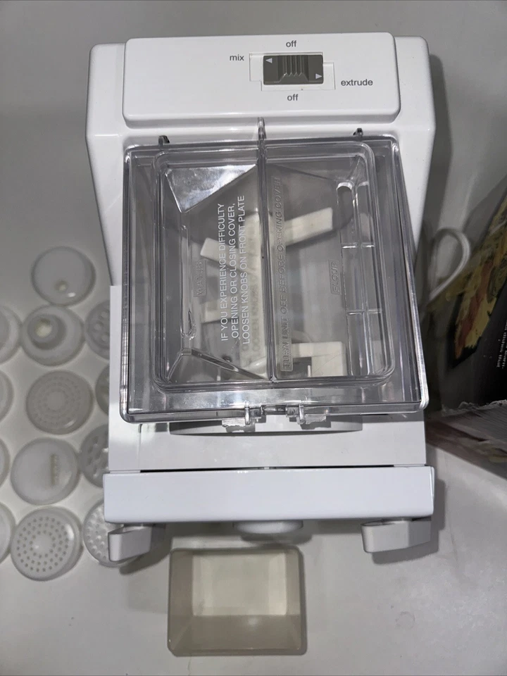 Working Pasta Express Model X1500 In Original Box With 13 Attachments READ - Image 4 of 4